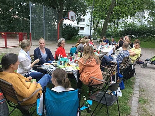 Lange Tafel im Stephanusgarten